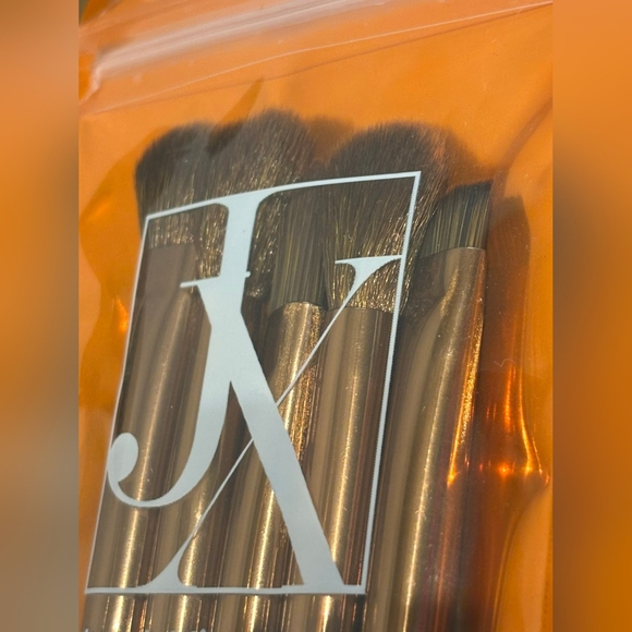 Quatrefoil Leopard Printed Keychain And Just Ximena Brushes - Picture 15 of 17